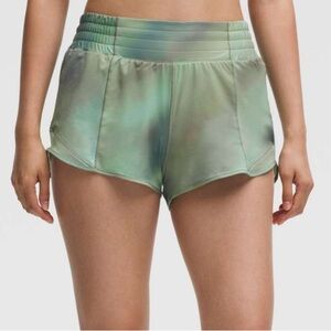 🍋Size 10 - NWT: LULULEMON - Hotty Hot High-Rise Lined Short 2.5"